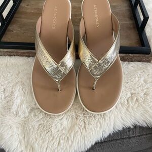 AEROSOLES Gold Sandals with Metallic Embellishments